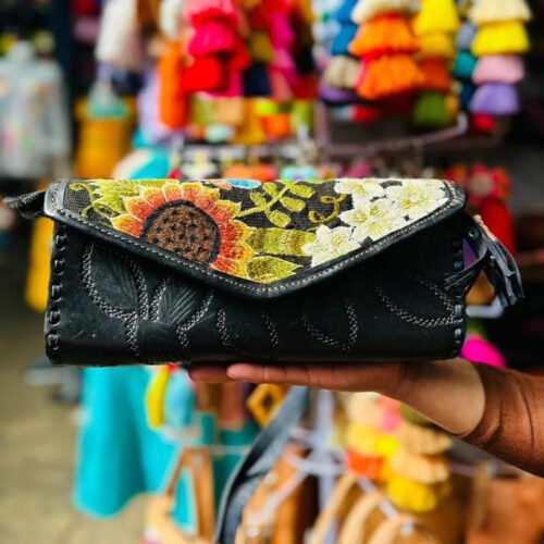 Bolsa piel tambo bordado tela