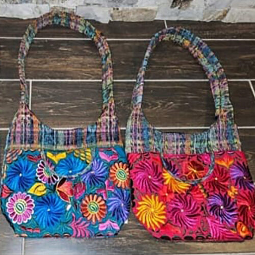 Bolsa artesanal canguro con bordado a mano